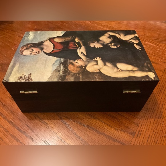 Raphael’s-The Virgin And Child… Beautifully Handmade Gold Hardware Trinket Box! - Picture 6 of 16